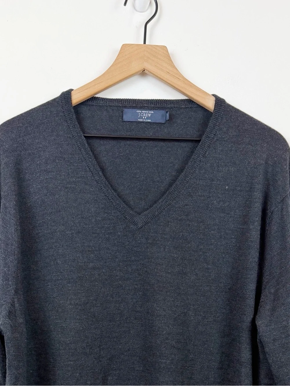 J. Crew Mens V Neck Sweater 100% Merino Wool Charcoal Gray Lightweight Pullover